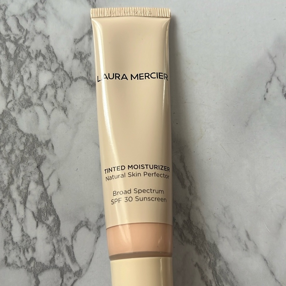 Travel size 25 ML  Laura Mercier tinted moisturizer 1C0 Cameo